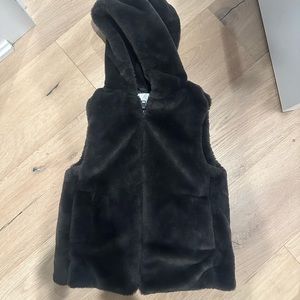 Zara Girls Size 9/10 soft fur gray vest with hood